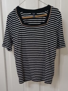 🧡2/$10 JONES NEW YORK SIGNATURE Striped Square-Neck Tee with Gold Trim